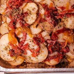 Papas panaderas con cebollas y pimientos